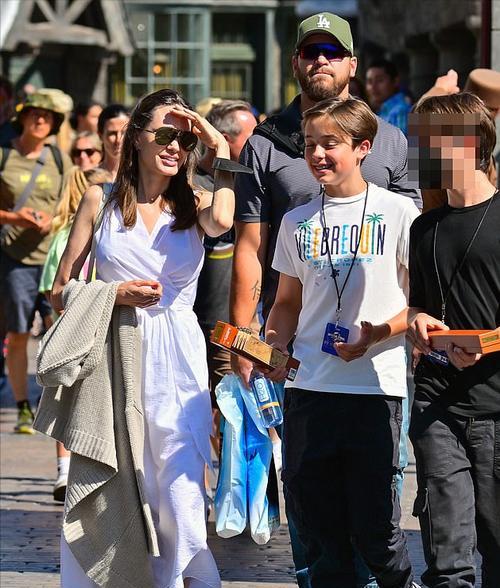 探秘方舟指令——薇薇安（如何获得薇薇安，解锁更多游戏乐趣）