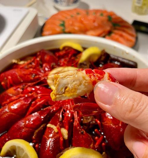 荒野求生（掌握小龙虾获取技巧，轻松生存！）